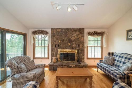 Bonne Terre House | NATURE RETREAT "100 Acres Private Property"