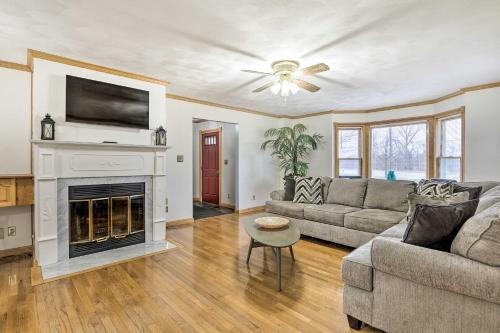 Pickerington House | Natures Haven Farmhouse in Pickerington with Deck