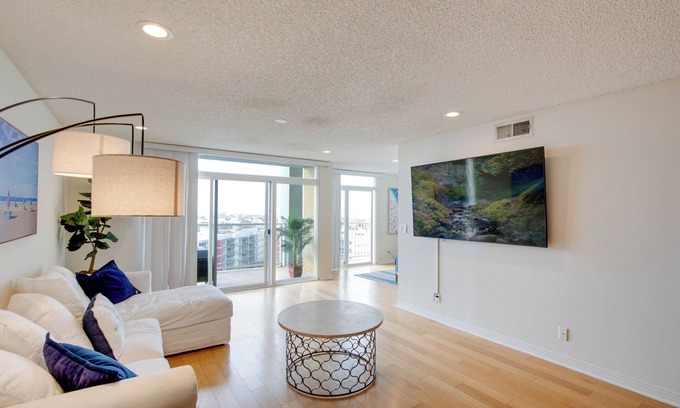 Marina del Rey Condo | Nautical 2 Bdrm with Ocean Views