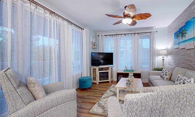 Baytowne Wharf House | Nautically-themed condo w/shared pool/hot tub - close to the beach & bay