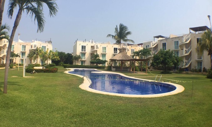 Puente del Mar House | NAVY DIAMOND