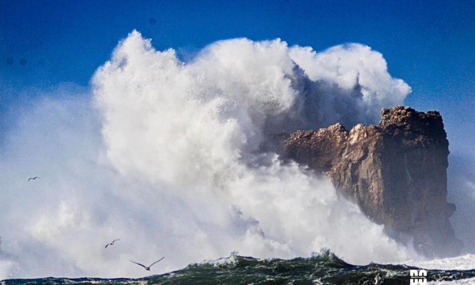 Alcobaca House | Nazaré WSL Experience 2025