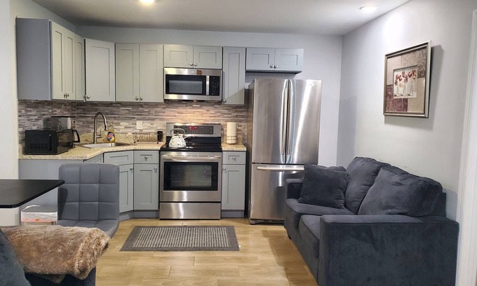 Newark Apartment | nCharming 2-Bedroom Apartment w/Private Bath & Sofa Bed: Near NYC & EWR