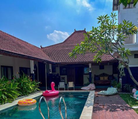 Solo City Centre Villa | Ndalem Srigading Villa Solo Entire Villa