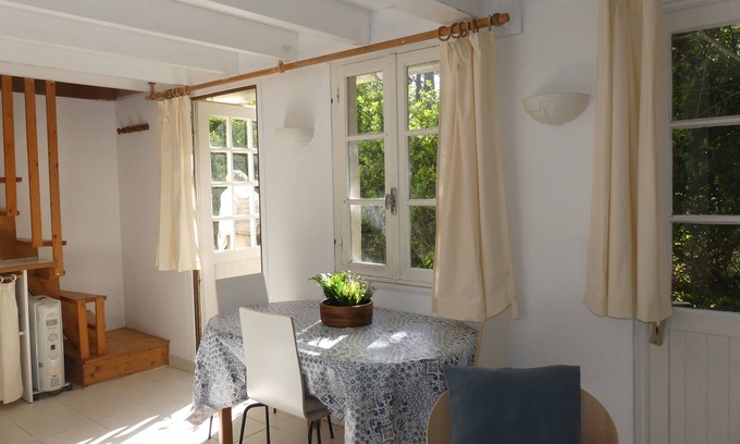 Crozon Apartment | ndependent apartment - expectionnal sea view - swimming pool - 4 persons