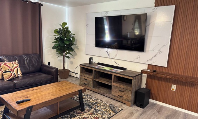 Mendenhall Valley House | EAGLE Meadow Comfy Home in Juneau Valley