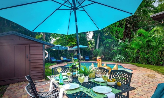 Flamingo Parks House | Near Convention Center, Beach, Shops & Restaurants + Private Heated Pool & Bikes