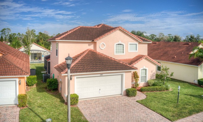Lake Wilson Preserve House | Near Disney World, private home with swimming pool!