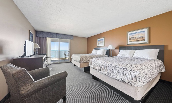 Put-in-Bay Hotel | Near Downtown with Lake View - PIB