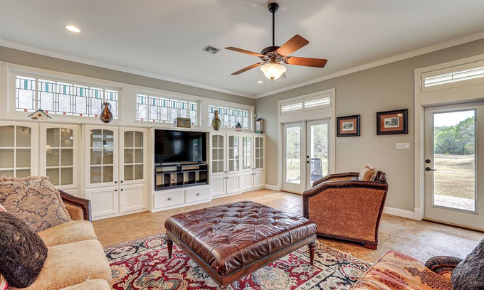 Wetmore House | Near Golfing & Parks: Serene San Antonio Home