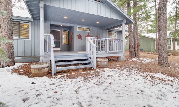 Pinetop Cottage | Near Hiking & Golfing: Pinetop Home w/Deck!