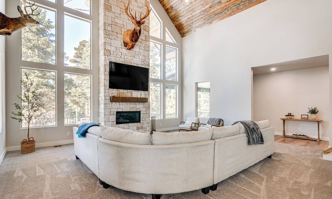 Meadow View Heights Cabin | Near Lakes & Trails: Cabin in Duck Creek Village!