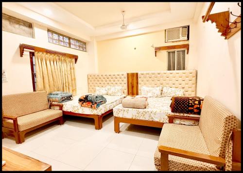 Ujjain Hotel | Near Mahakal Temple Hotel P - LANDMARK ! Ujjain,Near Railway station ,Fully Air conditioned Rooms And Spacious, with Wi-Fi , BEST HOTEL IN UJJAIN