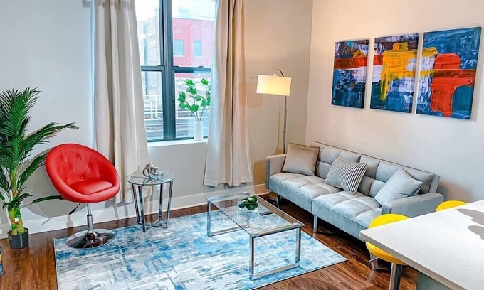 Near South Side Apartment | Near McCormick Place 420-Friendly 3BR/2BA with Optional Parking and sleeps 8
