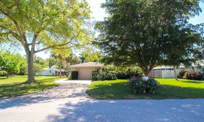 Gulf Gate Estates House | Near Siesta Key Beach, Destination Paradise