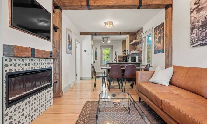 Ramsay House | NEAR STAMPEDE - Urban Retreat with Outdoor Oasis