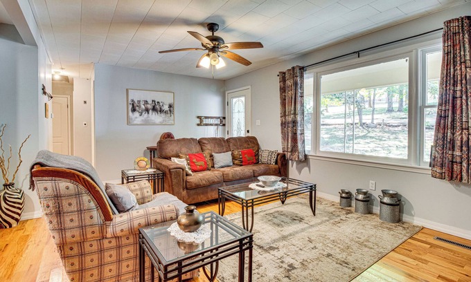 Mammoth Spring House | Near State Park & Spring River: Family Gem w/Yard