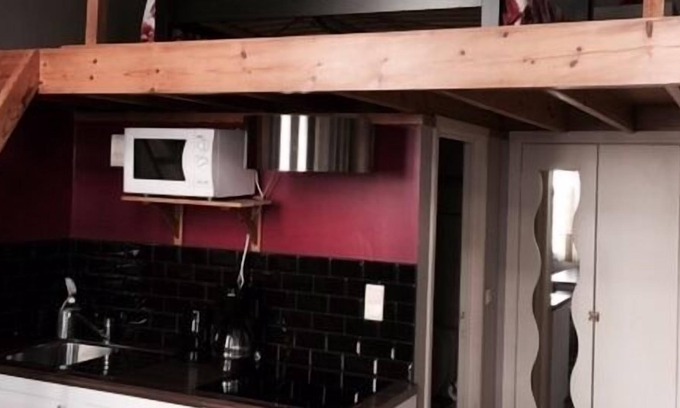 Upper Town Apartment | Near the European Parliament - renovated apartment in character house