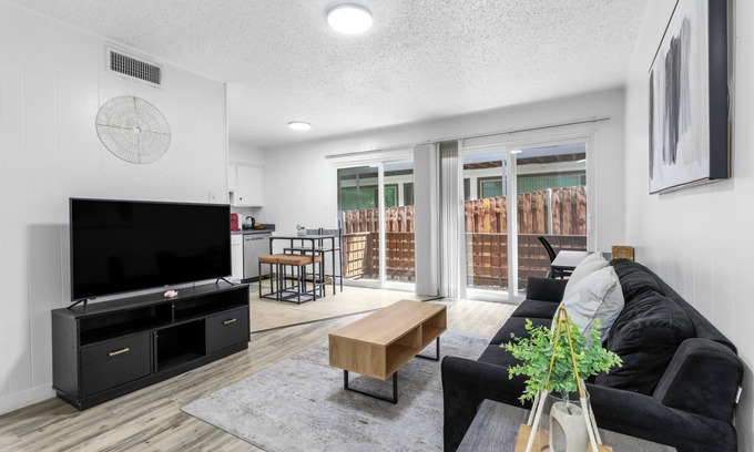 West Campus Apartment | Near UTA~Free Parking~Smart TVs~Stocked Kitchen