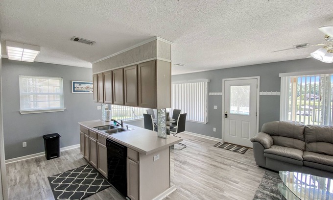 Brent House | Near UWF/Hospitals/PSC. Pool & Lakefront!-Ask about the Winter deals
