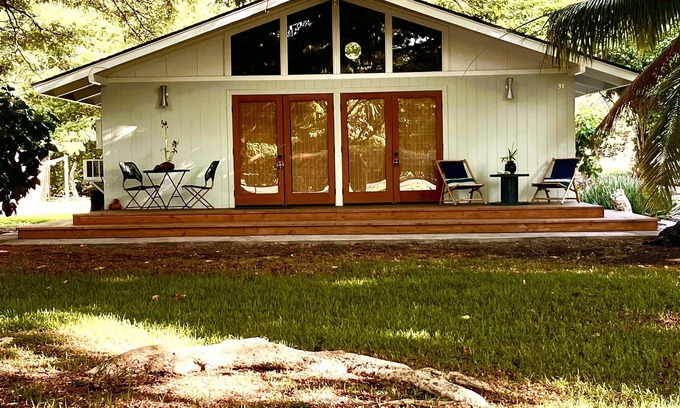 Kamuela House | Nearly beachfront, peaceful bungalow at the reef. Snorkel, swim, lounge, nap.