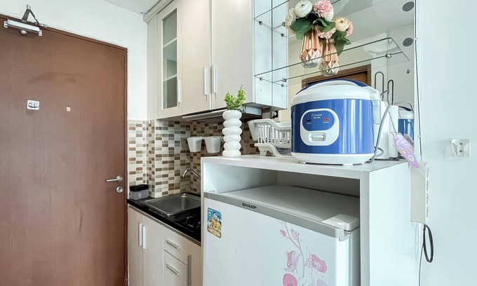 Kayu Putih Apartment | Neat Studio Room At Tifolia Apartment