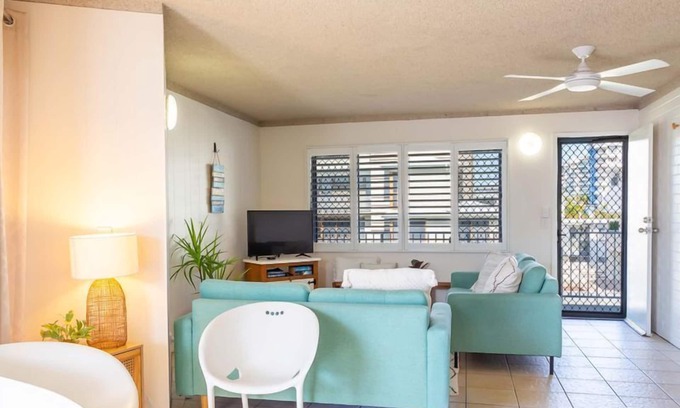 Maroochydore Apartment | Neat & Tidy unit, centrally located in the heart of Cotton Tree.
