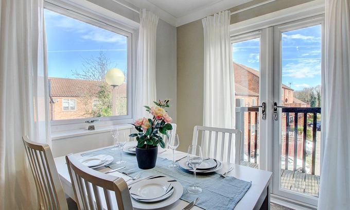 Milton Keynes Apartment | Neath Hill - Milton Keynes