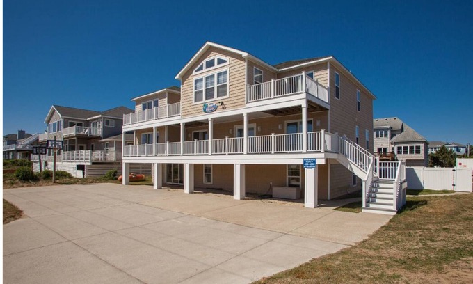 Sandbridge House | Need a great beach getaway? INDOOR AND OUTDOOR POOL!