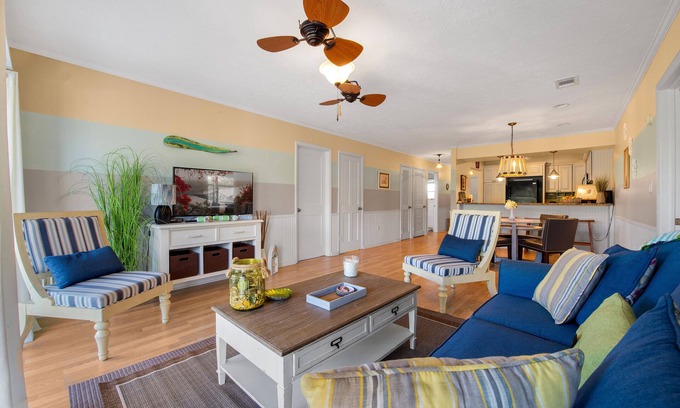 Surfside Beach Condo | NEED TO GET AWAY? UPDATED CONDO 1 BLOCK TO BEACH