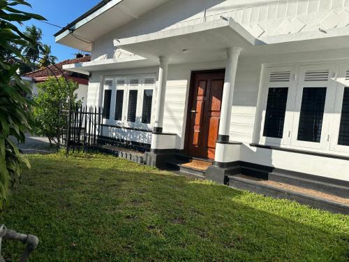 Negombo House | Negombo - Entire House - Sleeps 7 - Close to the Airport