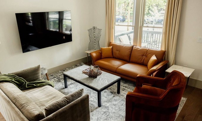Victorian Village House | Neil Ave *Game Room *Free Parking *OSU 1/2mi