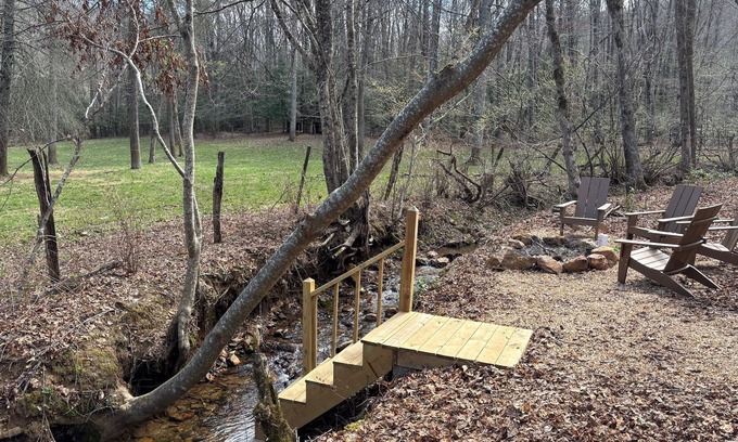 Hiawassee Cabin | Nestled along tranquil creek, view of the valley, outdoor enthusiast's paradise
