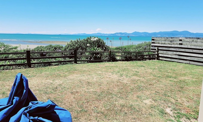 Tasman Cabin | Nestled in the heart of Tasman, this lovely cabin is located at the scenic Kina Peninsula