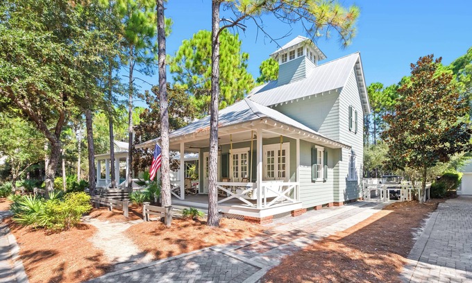 Watercolor House | NEW 2 Blocks to Camp WaterColor with LSV, Bikes, and more!