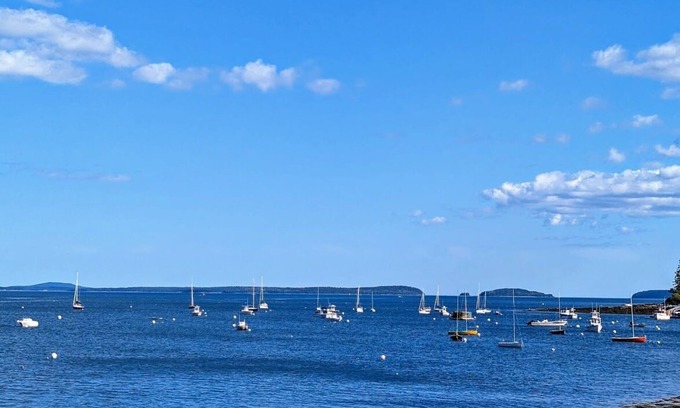 Hancock House | NEW! 2 miles from Beach, sunset, Acadia, Point Rd Beach House