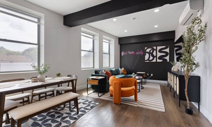Cleveland Apartment | New 2Bed/1Bath | Parking | 10min to Downtown | Zoo