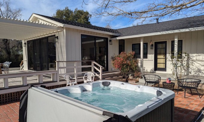 Sonoma House | NEW 3 BD, Minutes from Sonoma Plaza with Spa
