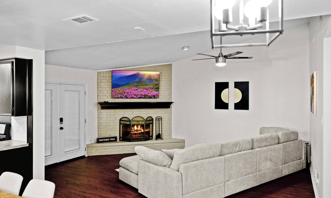 Waters Park House | NEW 3 BDRM Northwest Austin Home Near Q2/Domain/DT