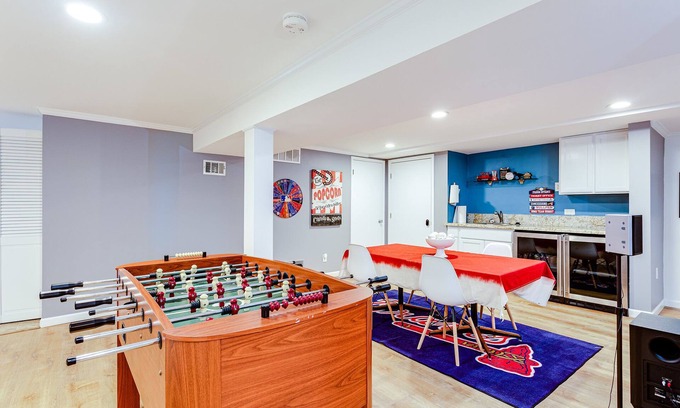 Marietta House | NEW - 3000 sq feet - Braves, Coke, Barbie Themed Rooms! Entire House!