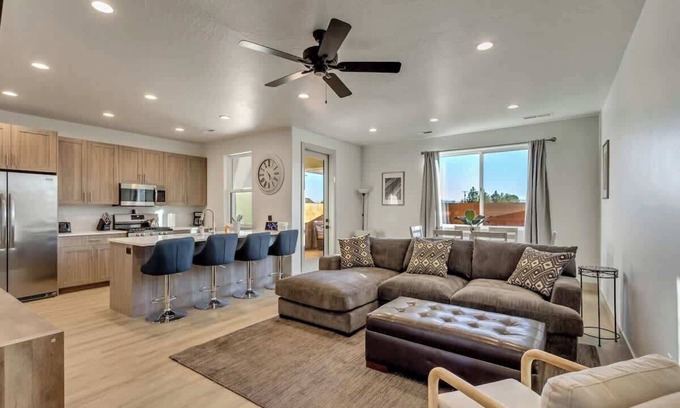 Santa Clara House | New 3BR Townhome - Private Patio & Seasonal Pool-31