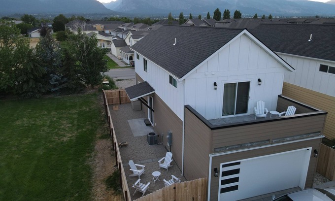 Hamilton House | New 3BR w/Garage, 1 Mile from Downtown