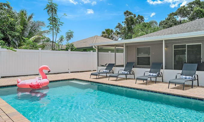 Jupiter House | *NEW 4/2 pool home, private backyard, close to everything.