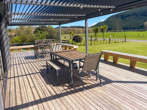 Atiamuri House | New 4 bedroom house to yourself, sleep 12, WiFi, full Air Conditioning