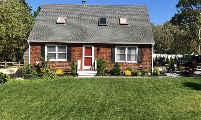 Katama House | New 4 BR house near center and beaches with bikes