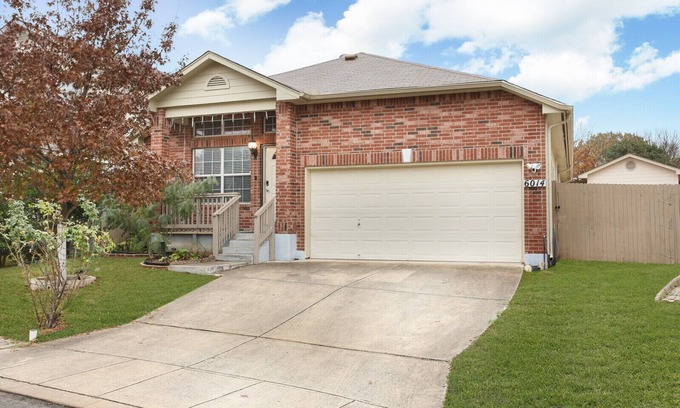 Woodridge House | NEW | 5★ Location and GATED | Clean and Luxurious