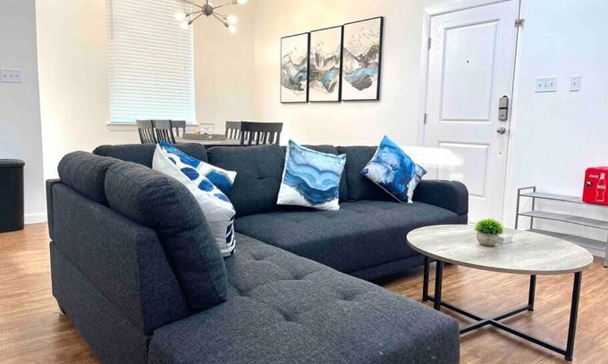 McAllen Apartment | NEW! 5 min from Mall, Airport, and Dinning!