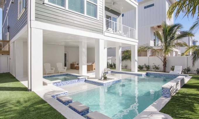 Bradenton Beach House | NEW 7 bedroom Beach House, 1 minute to Beach!