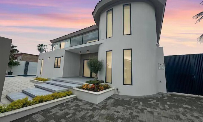 Noord Villa | NEW 9BR Jacuzzi Pool Games AmazingLocation