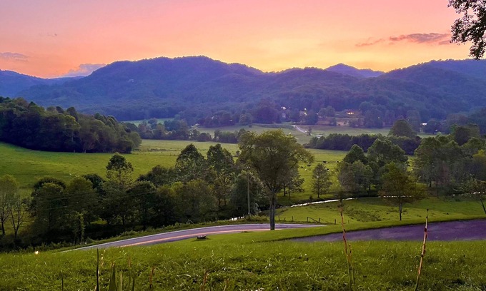 Boone House | NEW! Amazing Views & 2 porches. 2 Dens. Fire Pit. Hot Tub. Game Room. Smart TVs